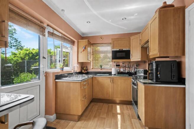 Kitchen_1.jpeg