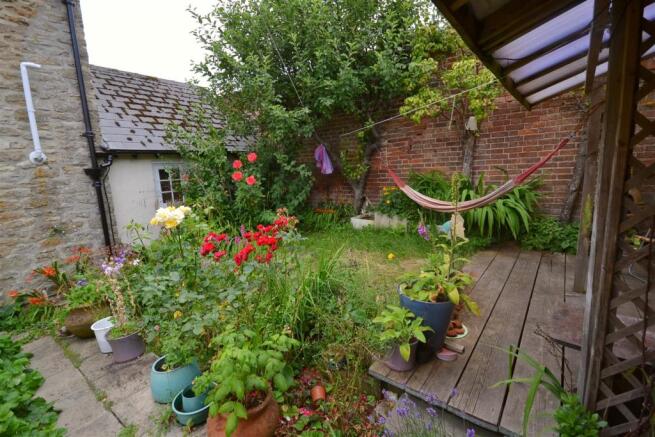 Rear Garden 1 (49).jpg