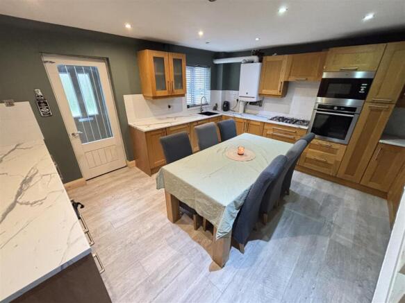 Open Plan Kitchen and Dining Room