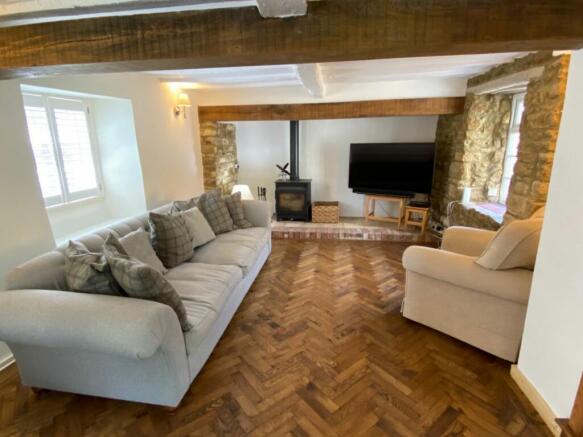 LOUNGE/DINING ROOM