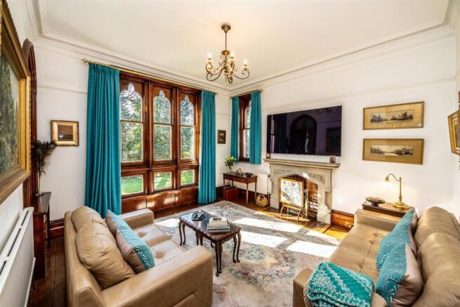 6 bed Detached for sale Image 7