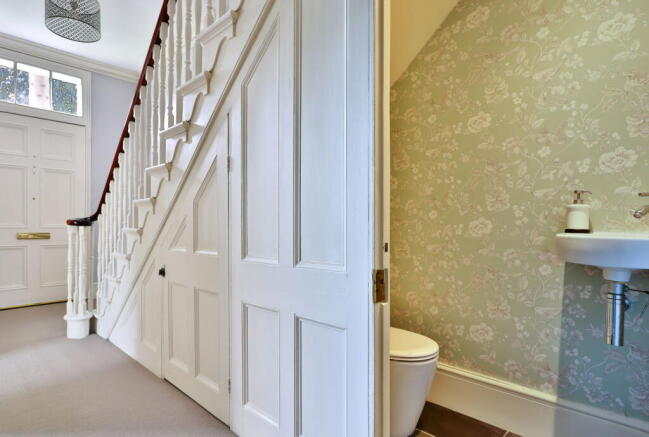 6 bed Detached for sale Image 7