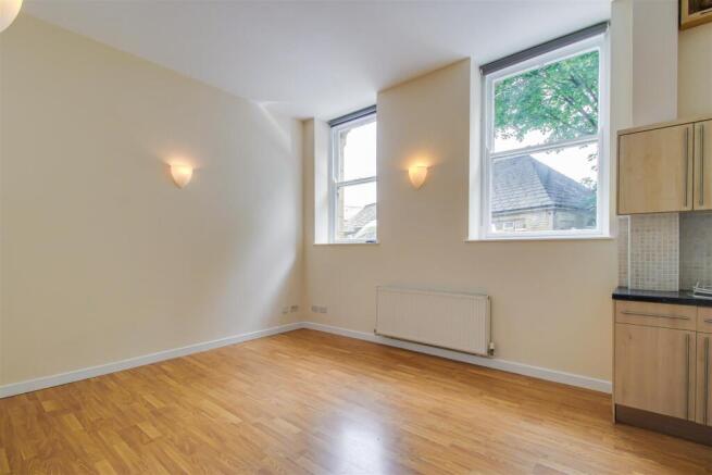 2 bed Ground Flat for sale Image 6
