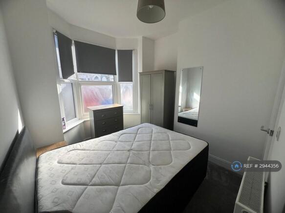 1 bed House Share to rent Image 5