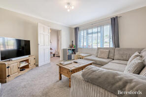 92, Ravensbourne Crescent, Romford RM3 0UB