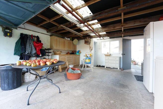 Double Garage & WC