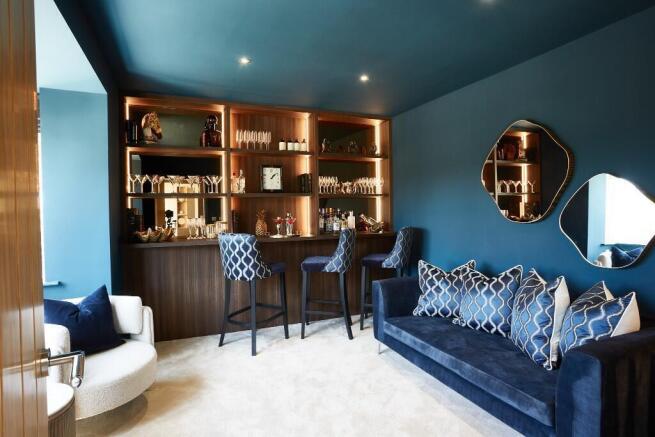 5 bed Detached for sale Image 7