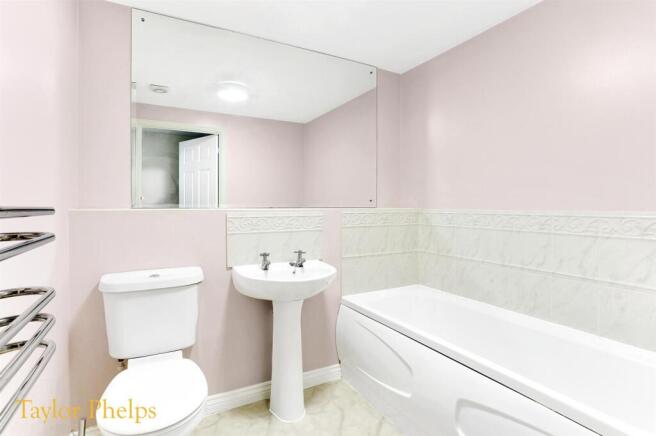Stewart Place, Ware - Available Chain Free photo 5