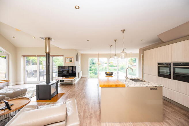 5 bed Detached for sale Image 10