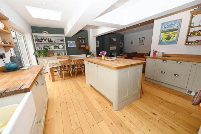 3 bed Semi-Detached for sale Image 11