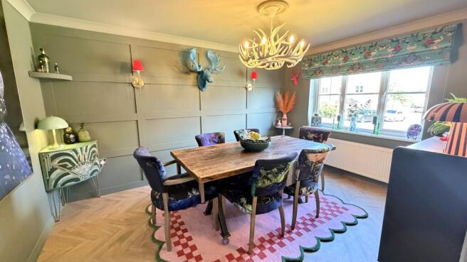 5 bed Detached for sale Image 12