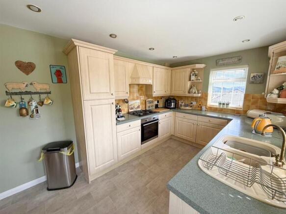 2 bed detached bungalow, Silsden 12