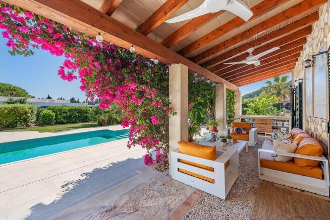 Coveed Terrace (1)