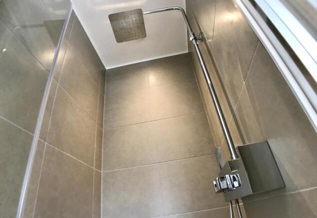 Family Bathroom 5