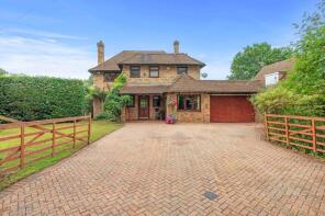 Dumgoyne, St Johns Close, Penn, Tylers Green HP10 8HX