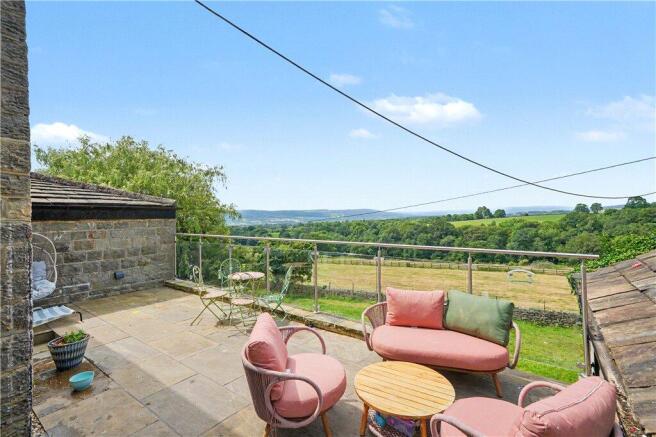 6 bed Detached for sale Image 9