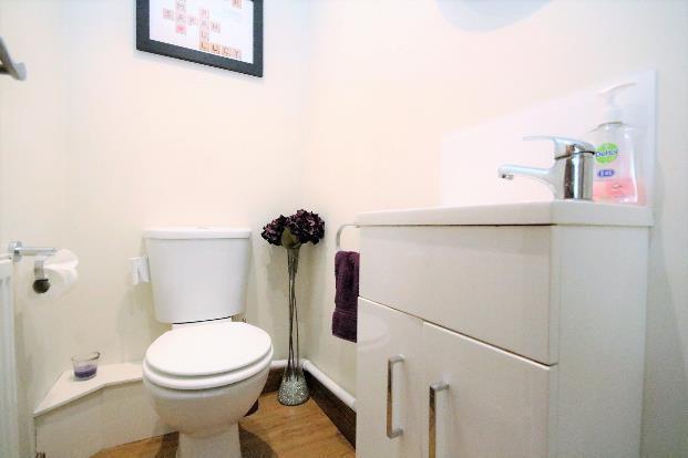 downstairs wc.jpg