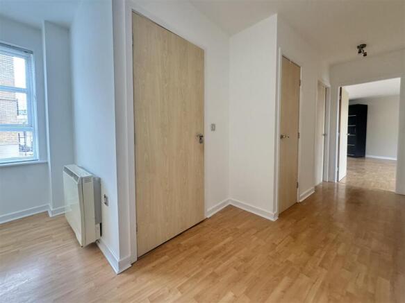 2 bed Apartment to rent Image 8