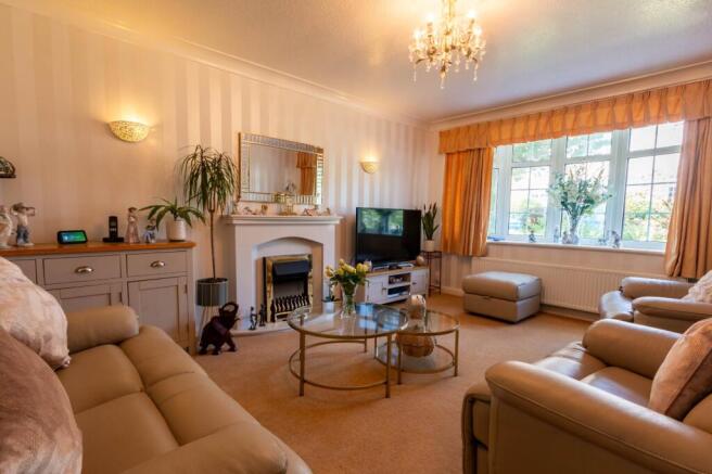 2 bed Flat for sale Image 5