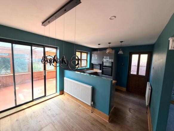 3 bed Semi-Detached for sale Image 3