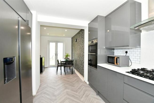 Kitchen/ Dining Room