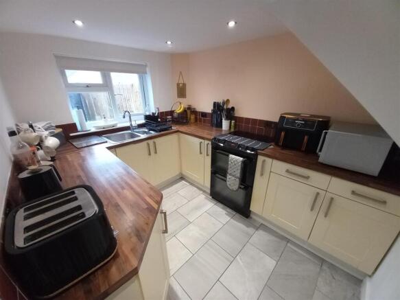 21 Geneva Kitchen.jpg