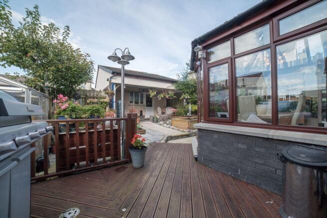 Side decking area