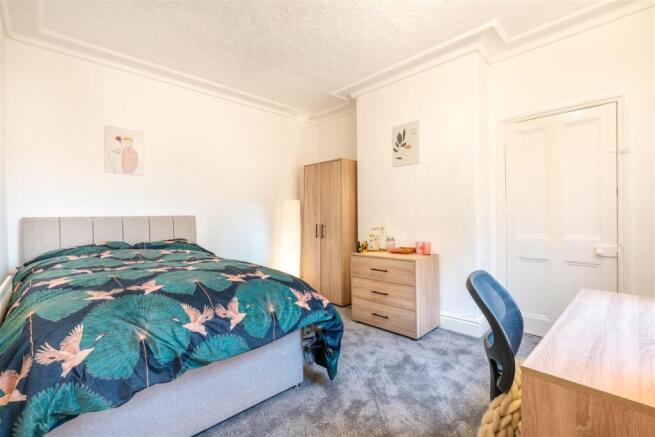 5 bed House to rent Image 6