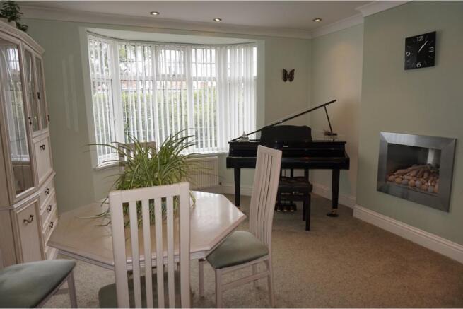 Lounge/Dining Room
