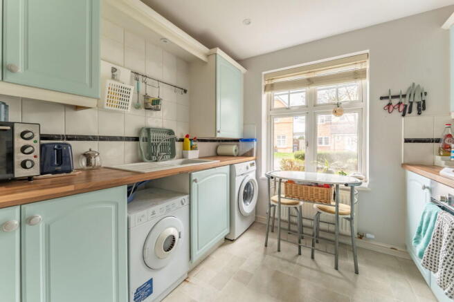 2 bed Ground Flat for sale Image 6