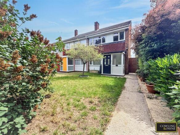 3-bed terraced on Hawfinch Walk, Chelmsford, Essex, £335,000