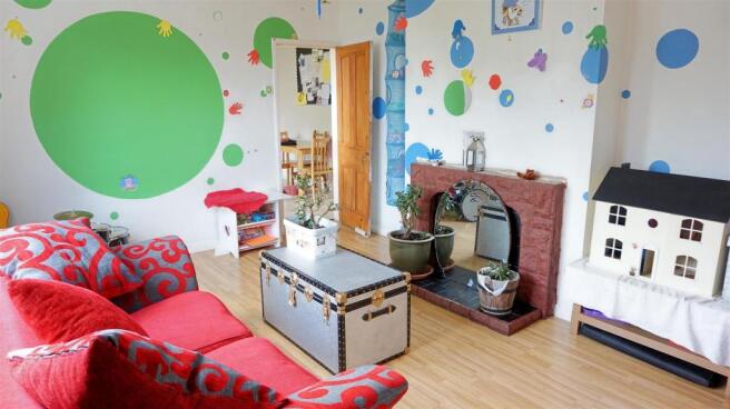 SEPARATE SITTING ROOM