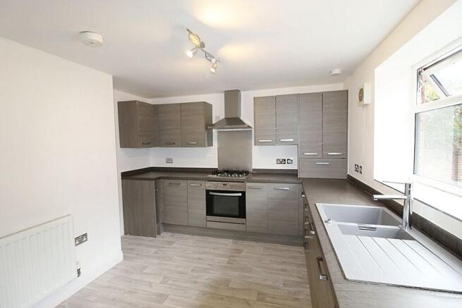 3 bed Semi-Detached for sale Image 6