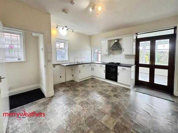 3 bed Semi-Detached to rent Image 2