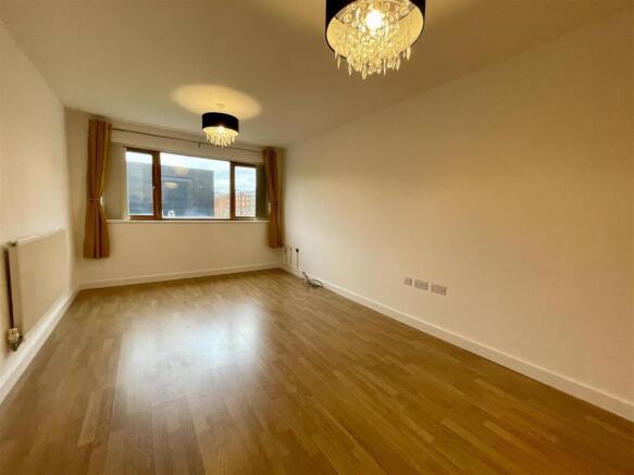1 bed Flat to rent Image 4