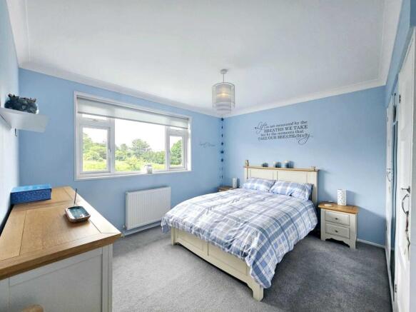 3 bed Semi-Detached for sale Image 12
