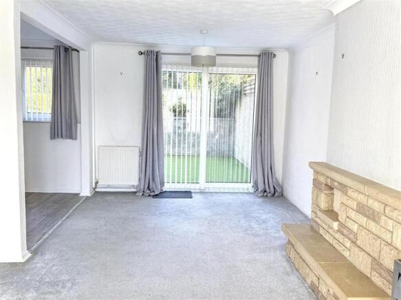 LOUNGE/DINING ROOM