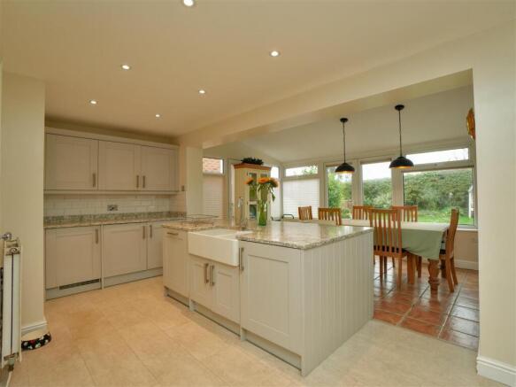 4 bed Detached for sale Image 5