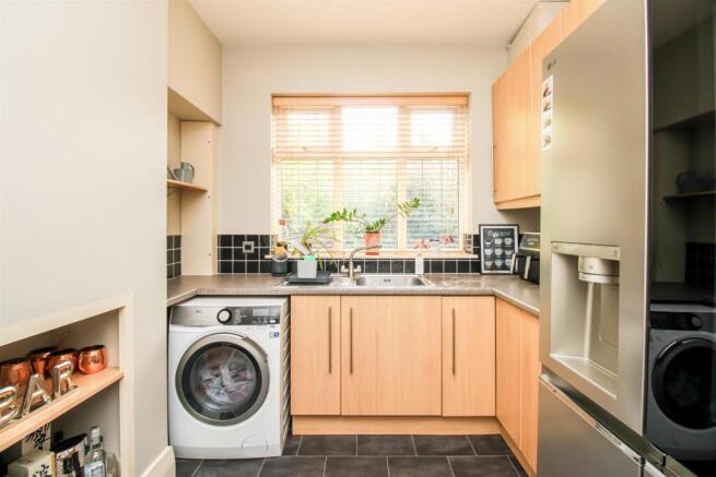 4 bed Detached for sale Image 9