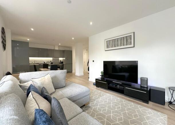 LARGE OPEN-PLAN KITCHEN/DINER/LIVING ROOM