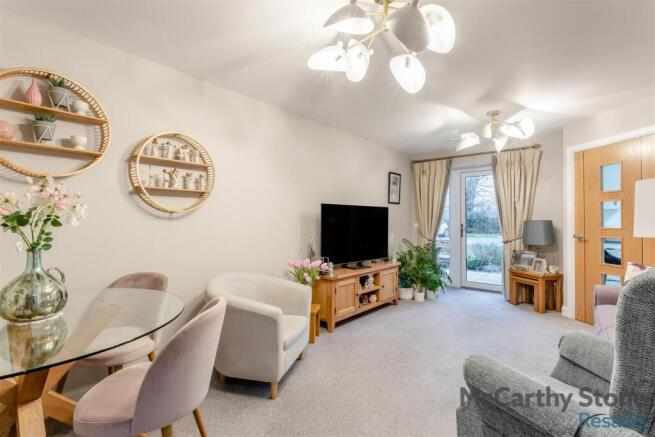 8677390-interior07.jpg