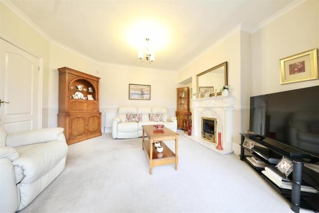 4 bed Semi-Detached for sale Image 8