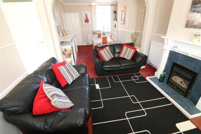 Lounge/Dining