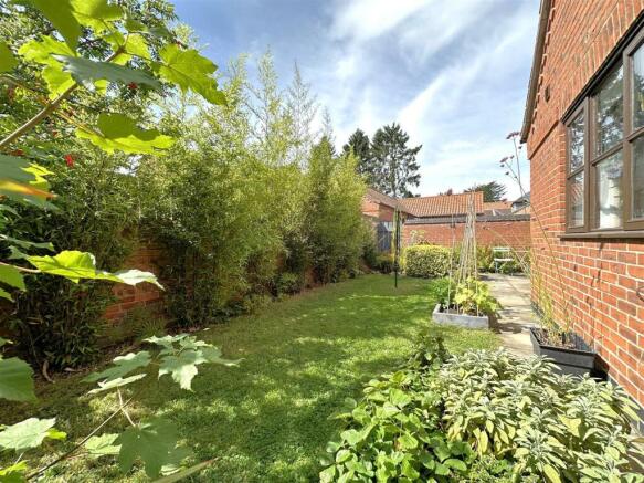 Part Walled Rear Garden 163