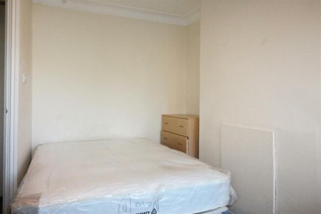 4 bed House to rent Image 10