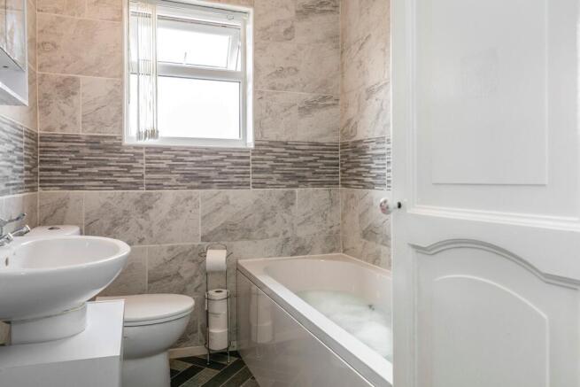 3 bed Terraced for sale Image 9