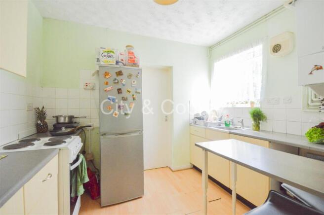 Kitchen (2).jpg