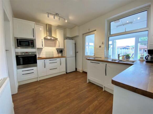 Contemporary Kitchen 070