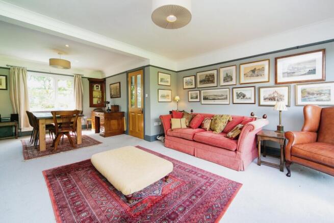 Lounge/Dining Room