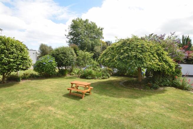 FRONT GARDENS